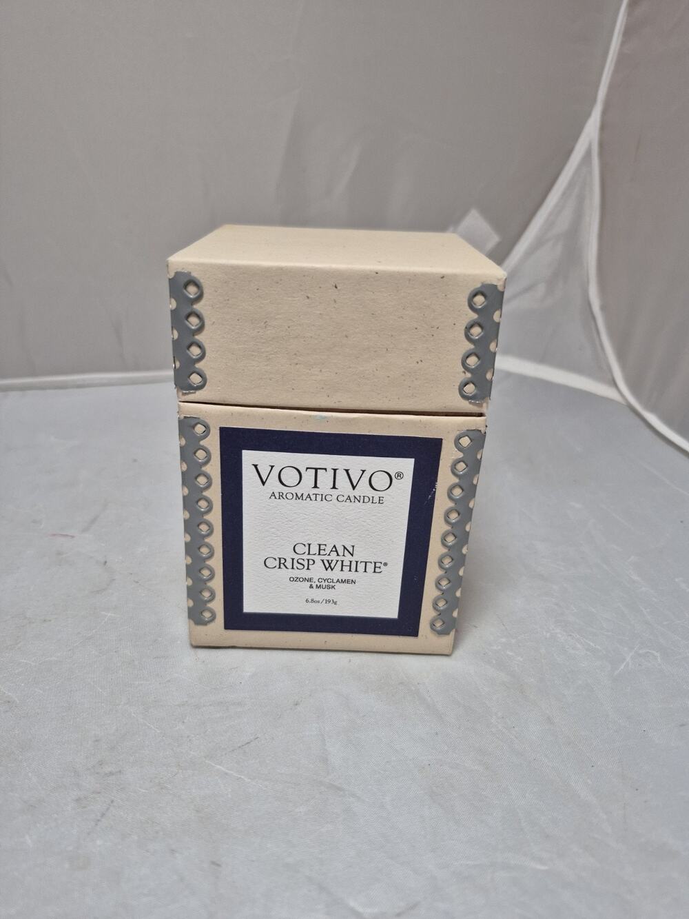 π₯ NIB Votivo Clean Crisp White No. 19A. Aromatic Candle 7.3oz 50+ Hours Wax A6